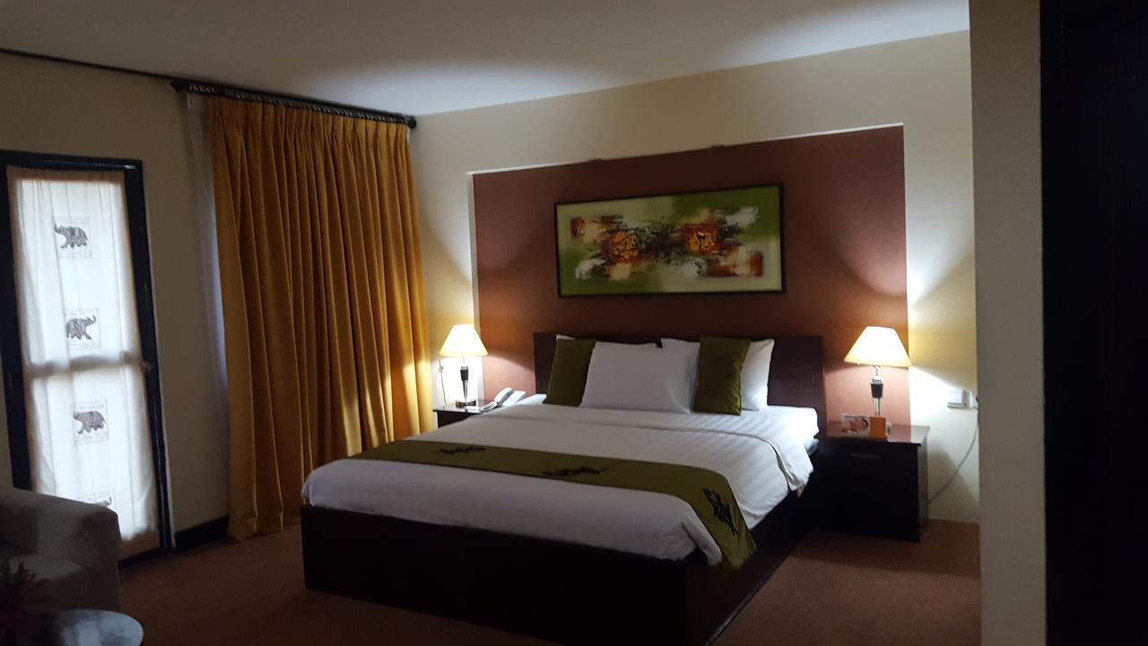 טימיקה Grand Tembaga Hotel מראה חיצוני תמונה