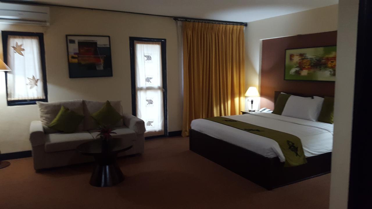 טימיקה Grand Tembaga Hotel מראה חיצוני תמונה