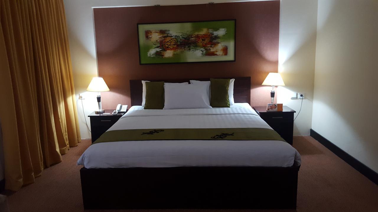 טימיקה Grand Tembaga Hotel מראה חיצוני תמונה